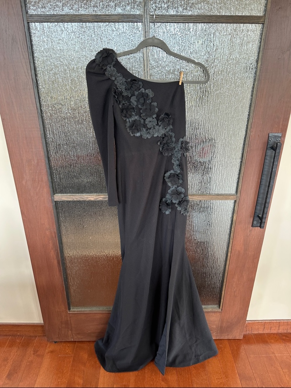 HElSI Black One-Shoulder Floral Appliqué Evening Gown size XS.